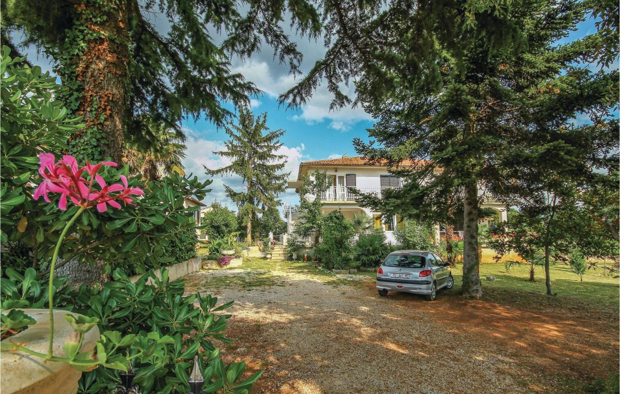 2 Bedroom Pet Friendly Apartment In Lovrecica Extérieur photo